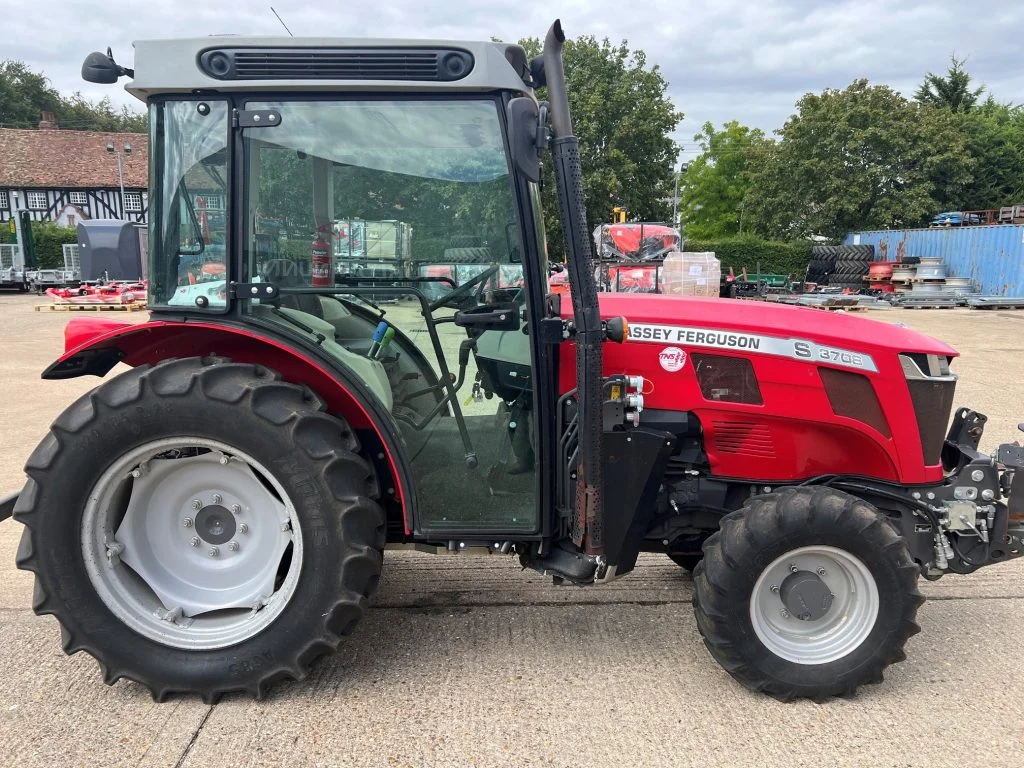 2018 Massey Ferguson tractor for sale in Littleport, Cambridgeshire — photo 4