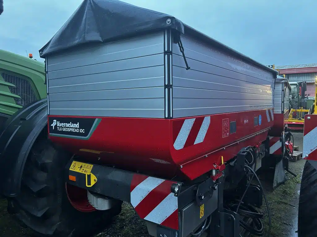 Kverneland sprayer for sale in Littleport, Cambridgeshire — photo 6
