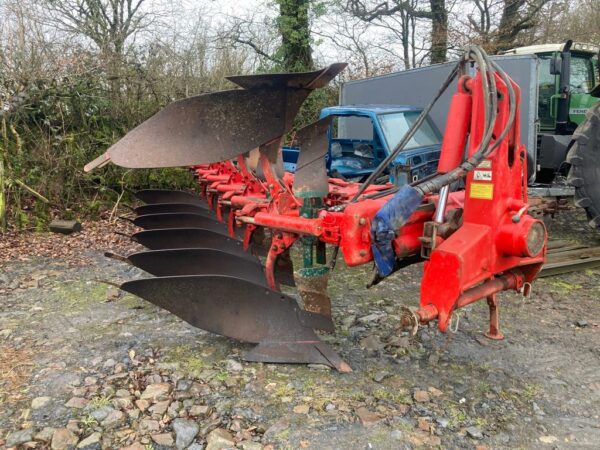 Vogel & Noot 6 furrow reversible plough plough for sale in Tolvaddon, Camborne, Cornwall