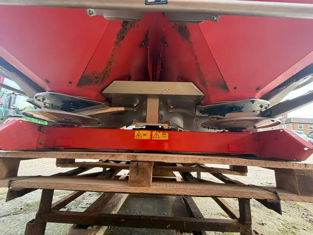 Kuhn sprayer for sale in Littleport, Cambridgeshire — photo 7