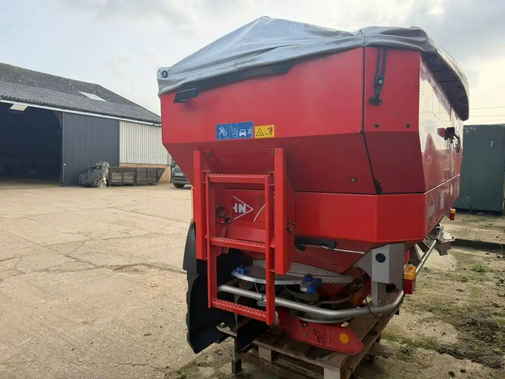 Kuhn sprayer for sale in Littleport, Cambridgeshire — photo 9