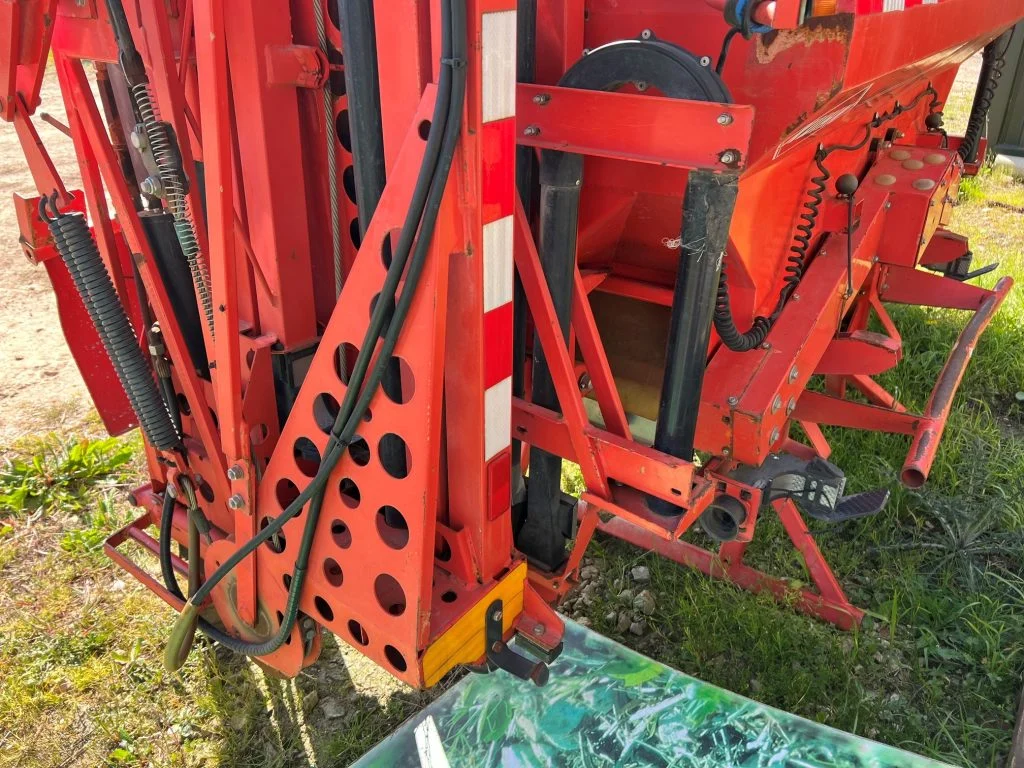 2006 Kuhn sprayer for sale in Littleport, Cambridgeshire — photo 4
