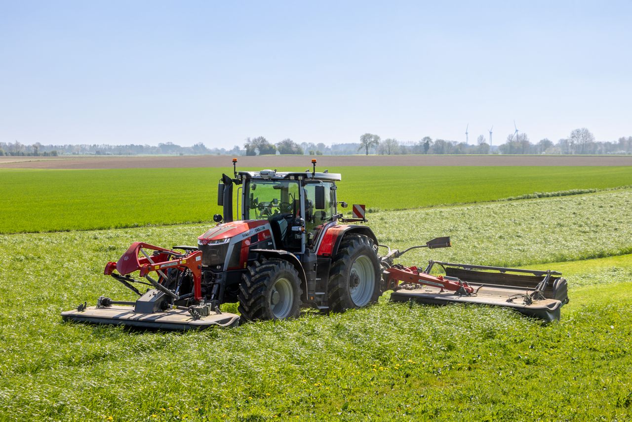 2022 Massey Ferguson 8S.305 Xtra Dyna-VT Tractor for sale in Littleport, Cambridgeshire
